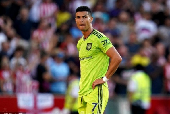 曼联险胜布伦特福德，卡塞米罗赛后含泪谢场