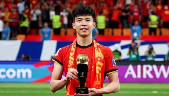 苗润东刚入选U19国足，已经有人说王钰栋未来得给他让位了
