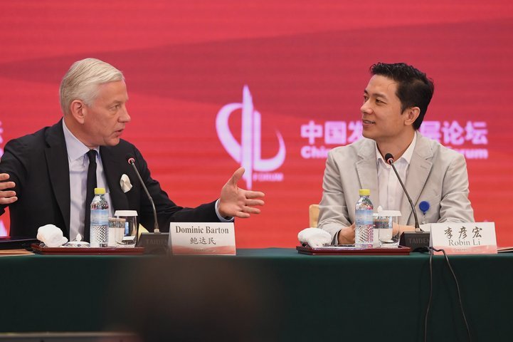 德尚怒喷裁判：拉比奥染黄被换下是否值得商榷？