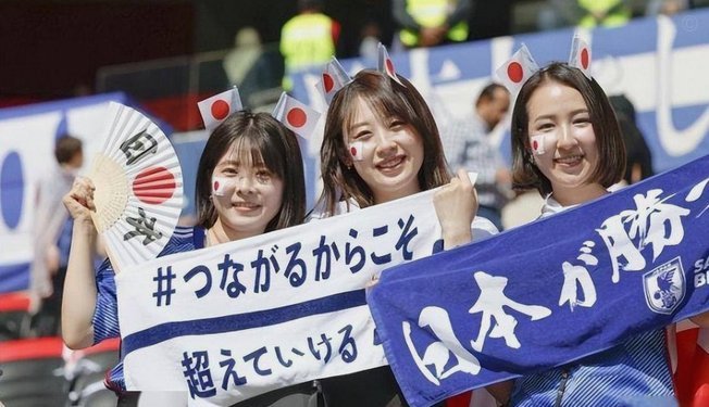 队报：法国球员质疑德尚半场换下拉比奥、让楚阿梅尼待场上