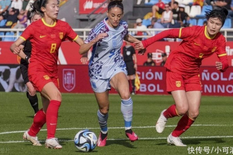 中国女足vs越南首发：王霜、吴海燕领衔，张琳艳替补待命